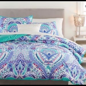 Pottery Barn Teen Full/Queen Comforter and 2 Shams